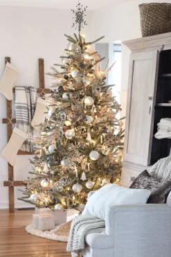 Antiqued Snowflake Christmas Tree Topper