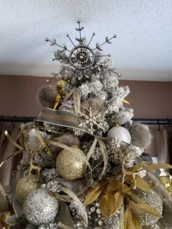 Antiqued Snowflake Christmas Tree Topper