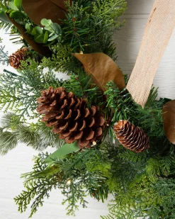 Outdoor Cedar Lodge Foliage