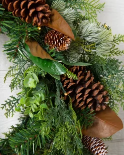 Outdoor Cedar Lodge Foliage