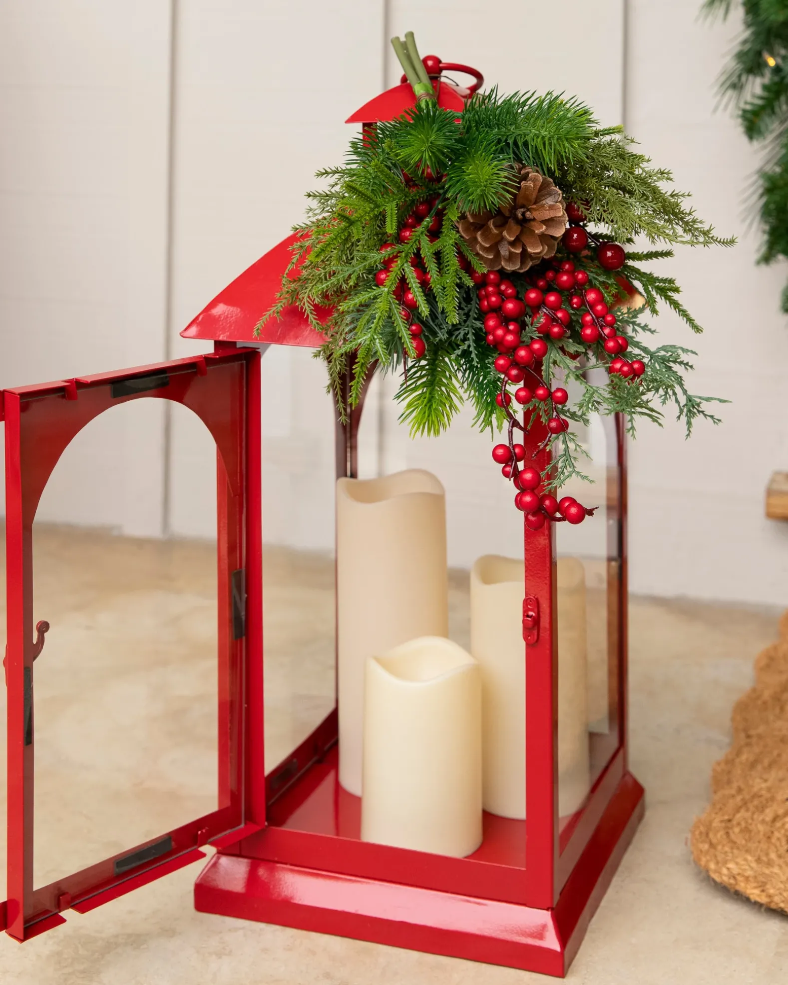Outdoor Lit Holiday Lanterns