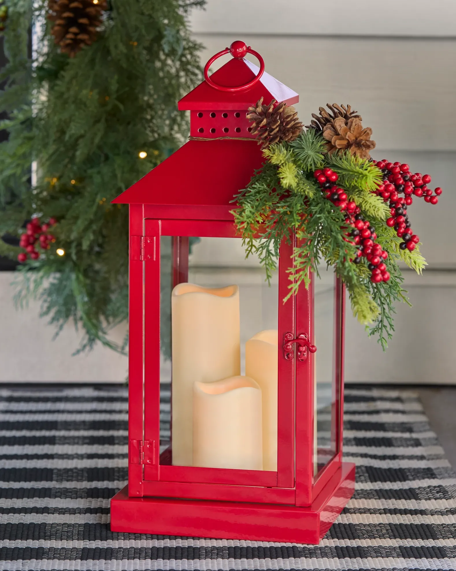 Outdoor Lit Holiday Lanterns