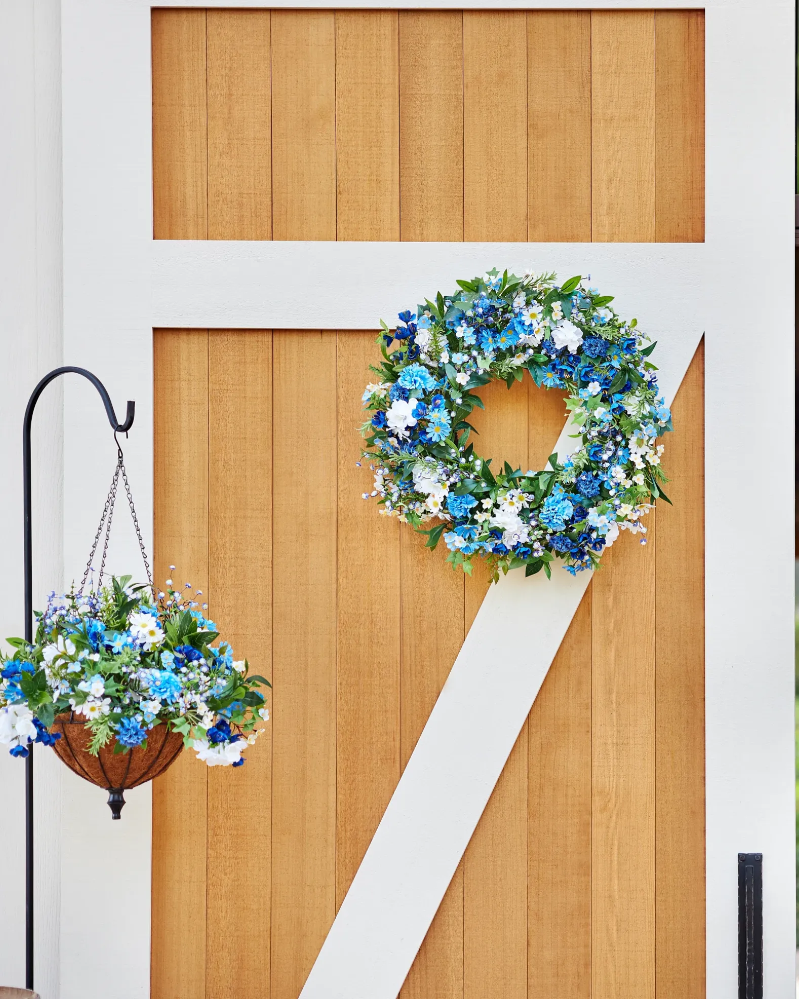 Outdoor Seaside Cottage Foliage