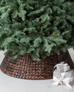 Woven Christmas Tree Collars
