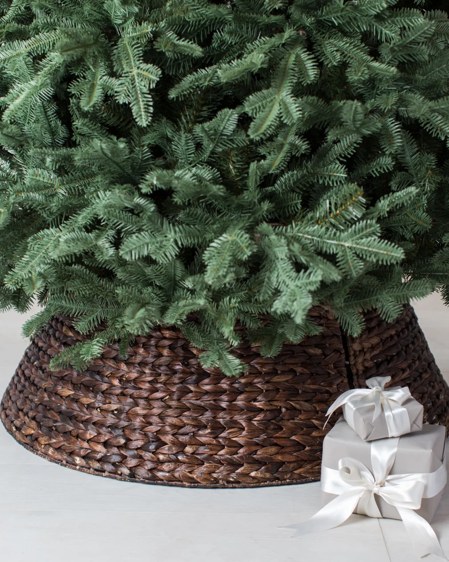 Woven Christmas Tree Collars