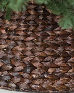 Woven Christmas Tree Collars